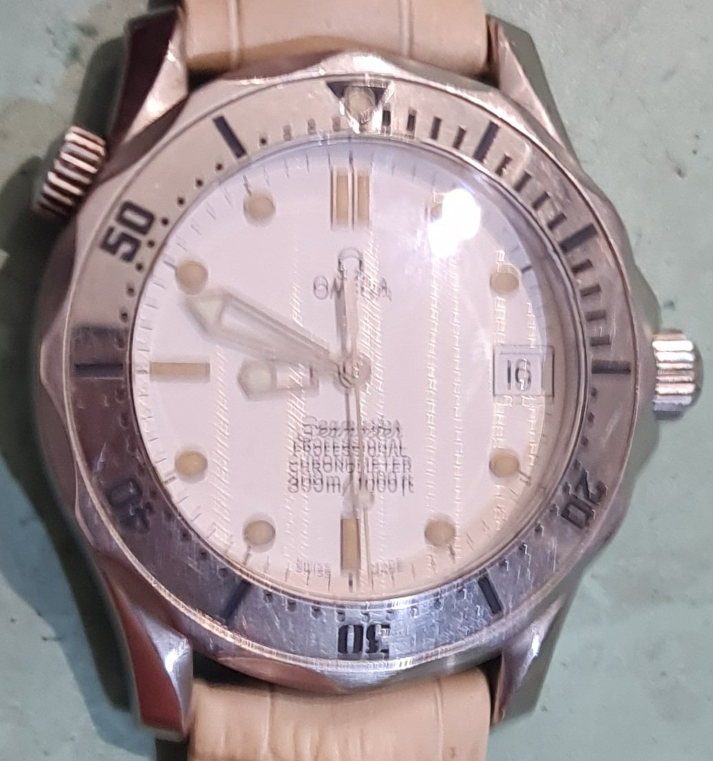 omega krassen verwijderen