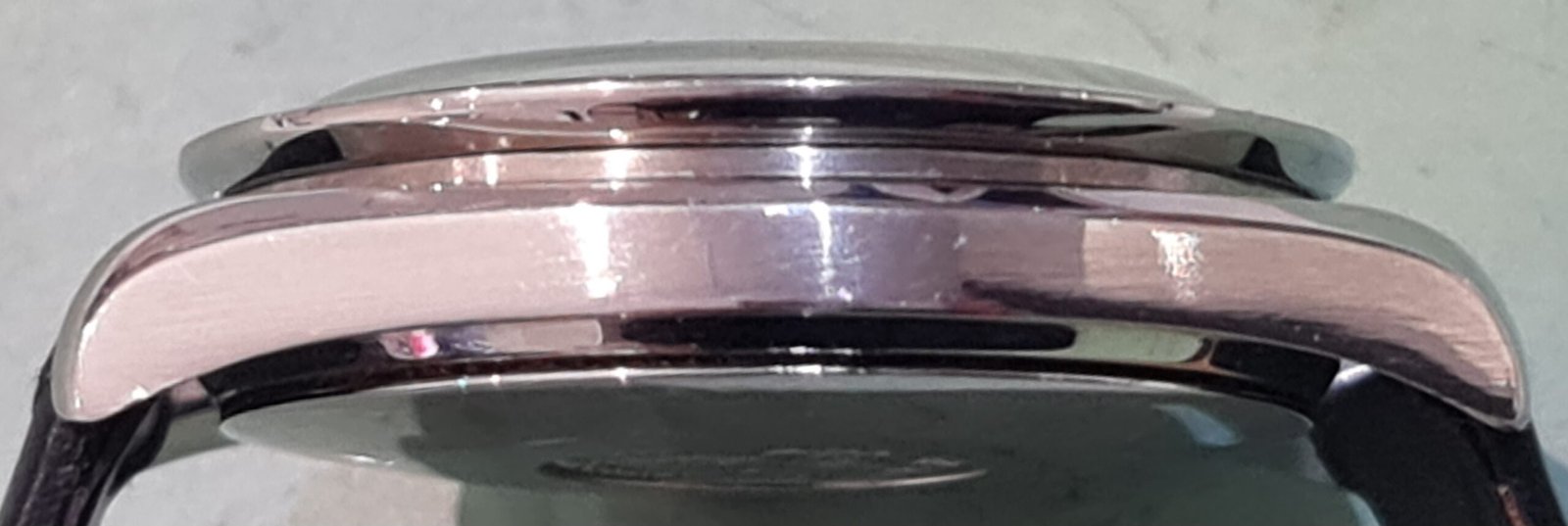 omega speedmaster chronograph kast laten polijsten