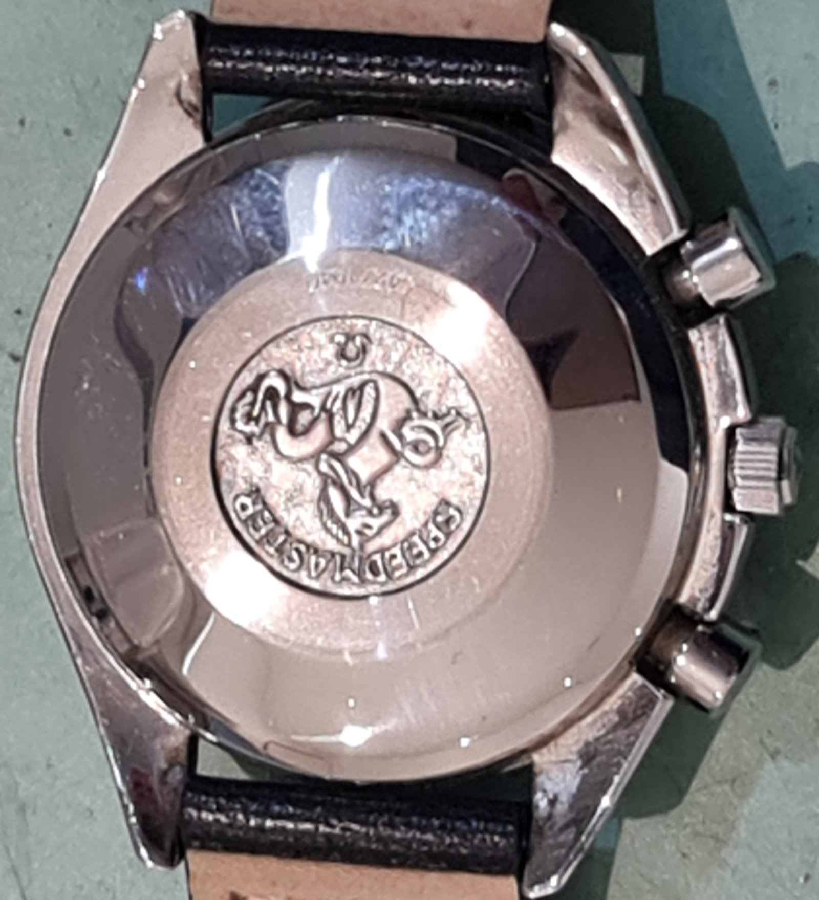 vintage omega speedmaster kast polijsten