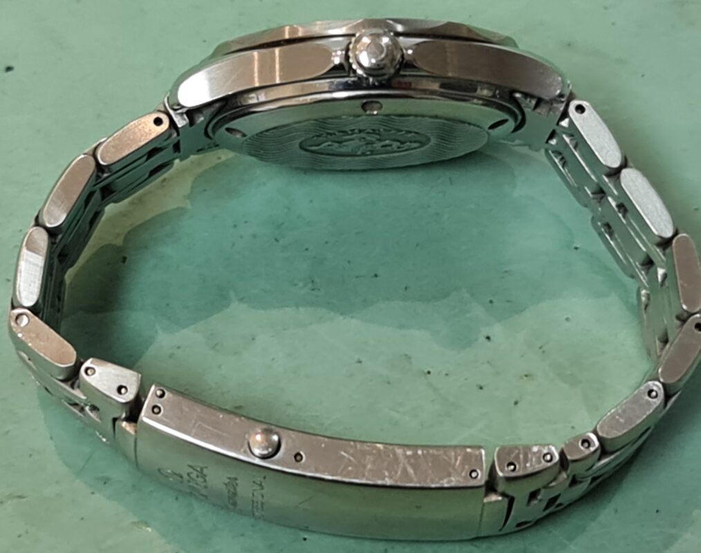 omega kast laten polijsten